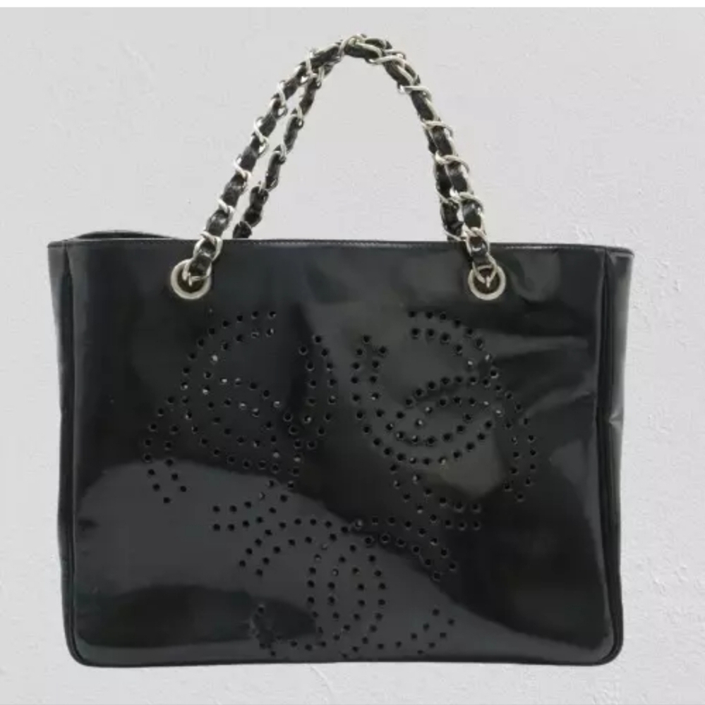 CHANEL triple CC logo chain tote authentic.